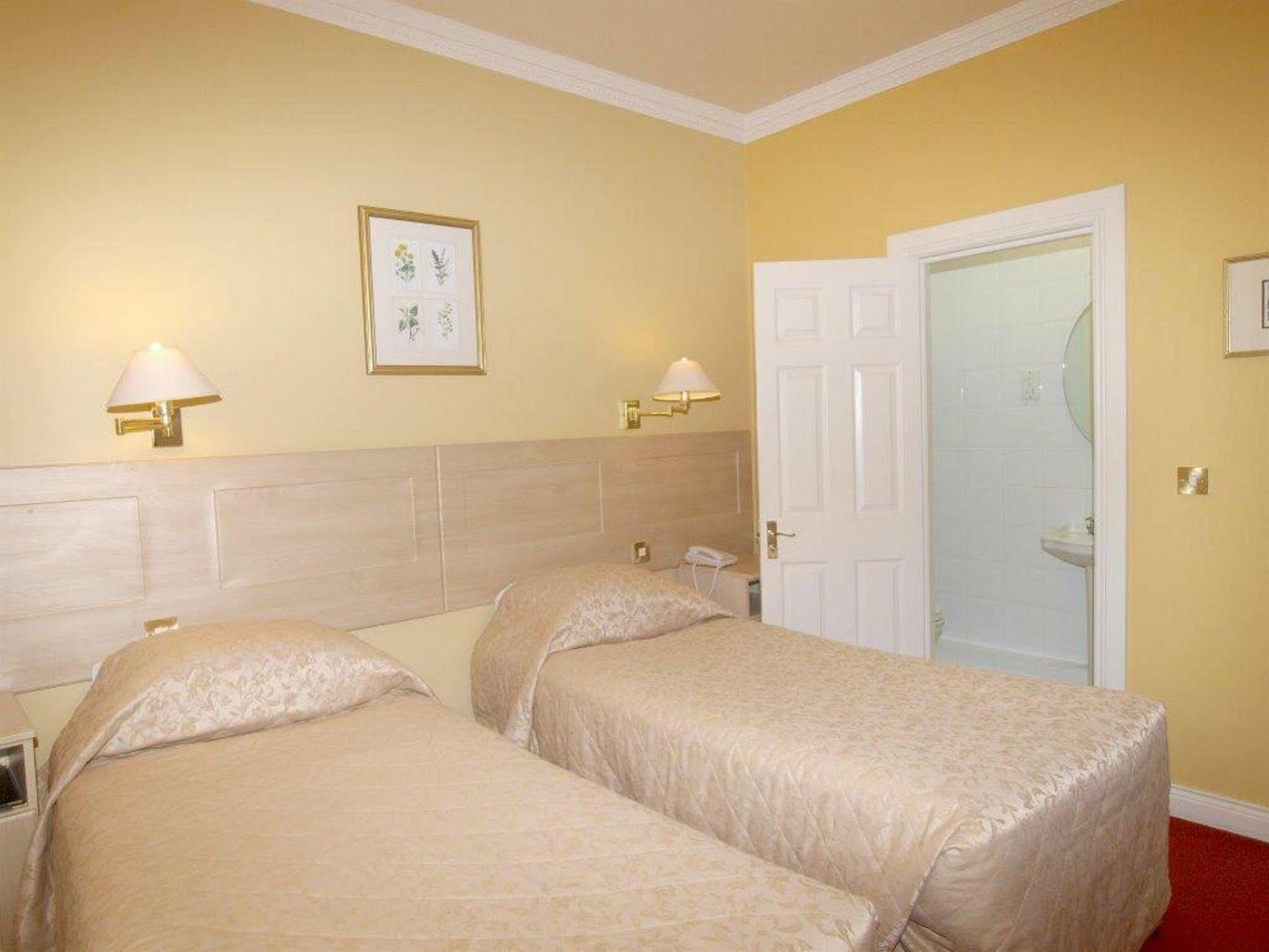 Gleeson'S Restaurant & Rooms روسكومون المظهر الخارجي الصورة